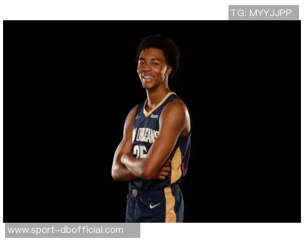 特雷墨菲22分钟内高效表现贡献18分7篮板3助攻展现出色状态 特雷墨菲22分钟内高效表现贡献18分7篮板3助攻展现出色状态