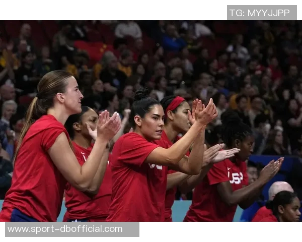 WNBA球星里斯携维密内衣展现完美身材引发时尚热潮