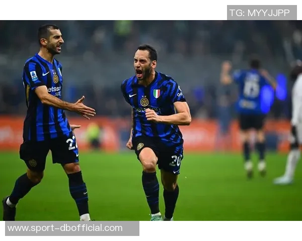 英媒报道曼城热刺等队关注维拉后卫孔萨国米那不勒斯也有意加盟 英媒报道曼城热刺等队关注维拉后卫孔萨国米那不勒斯也有意加盟