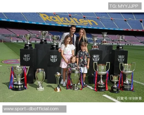 罗贝托与阿尔巴合影留念感慨共度岁月祝福未来一切顺利 罗贝托与阿尔巴合影留念感慨共度岁月祝福未来一切顺利