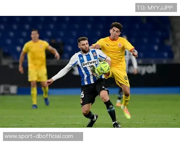 卡梅隆托马斯在进攻中偏爱持球突破而非迅速决策的表现分析 卡梅隆托马斯在进攻中偏爱持球突破而非迅速决策的表现分析