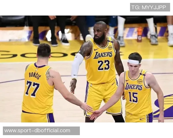 湖人高管看好用小里交易字母关键在于是否愿意放他上市场 湖人高管看好用小里交易字母关键在于是否愿意放他上市场