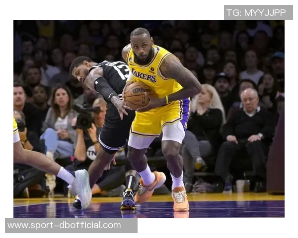 小尼克史密斯回顾湖人媒体日盛况与黄蜂时的鲜明对比