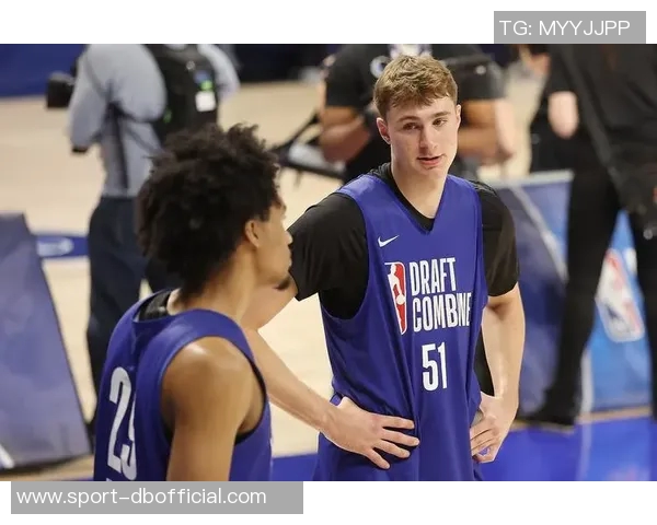 弗拉格全能表现助力球队哈珀状态低迷小理查德森火力全开