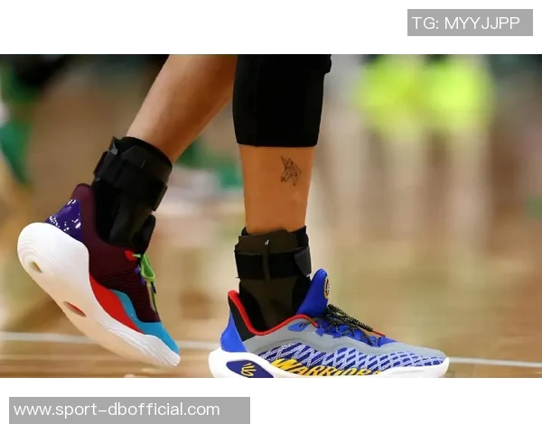 庆祝克莱与安踏签署终身合同库里全明星赛穿银色KT11限量版鞋亮相